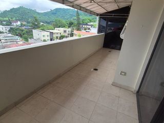Foto 7 de Departamento  en Alquiler en los Ceibos, 4 Habitaciones, 3 Baños, Balcón, Parqueos, Seguridad,  Norte de Guayaquil.