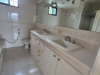 Foto 10 de Departamento  en Alquiler en los Ceibos, 4 Habitaciones, 3 Baños, Balcón, Parqueos, Seguridad,  Norte de Guayaquil.