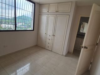 Foto 19 de Departamento  en Alquiler en los Ceibos, 4 Habitaciones, 3 Baños, Balcón, Parqueos, Seguridad,  Norte de Guayaquil.