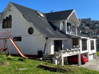 Foto 1 de Hermosa Propiedad de venta en Santa Barbara de Chillogallo