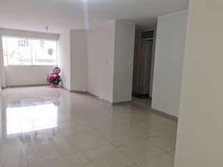 Foto 3 de Venta De Departamento En Santa Beatriz-Lima