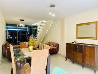 Foto 3 de Vendo Casa de 3 Pisos en Comas