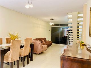 Foto 5 de Vendo Casa de 3 Pisos en Comas