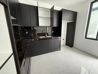 Foto 3 de VENTA DE CASA URB. TERRANOSTRA POR LA VIA QUITO