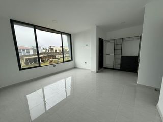 Foto 7 de VENTA DE CASA URB. TERRANOSTRA POR LA VIA QUITO