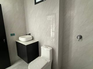 Foto 8 de VENTA DE CASA URB. TERRANOSTRA POR LA VIA QUITO
