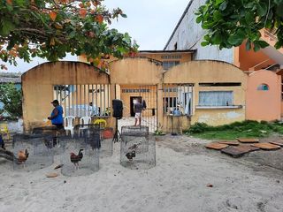 Foto 1 de SE VENDE CASA FRENTE A LA PLAYA (HOTEL ANTIGUO) ATACAMES – ESMERALDAS - ECUADOR