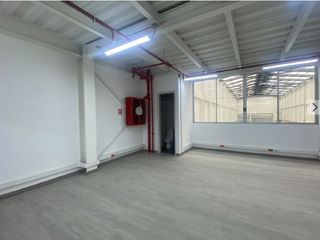 Foto 3 de Excelente bodega ubicada en Toberín