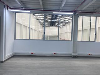 Foto 7 de Excelente bodega ubicada en Toberín