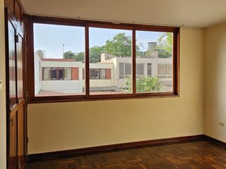 Foto 15 de Surco Urb. La Castellana, casa en alquiler frente a parque