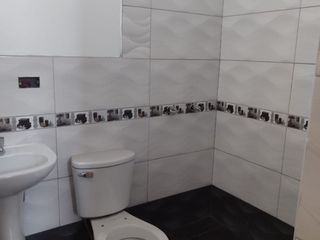 Foto 23 de Venta De Amplia Casa En El Distrito De Ate, frente a parque, 2 Pisos, Azotea Y Base Para 5 Pisos - Precio Negociable.