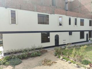 Foto 3 de Venta De Amplia Casa En El Distrito De Ate, frente a parque, 2 Pisos, Azotea Y Base Para 5 Pisos - Precio Negociable.