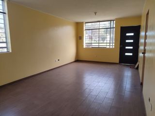 Foto 5 de Venta De Amplia Casa En El Distrito De Ate, frente a parque, 2 Pisos, Azotea Y Base Para 5 Pisos - Precio Negociable.