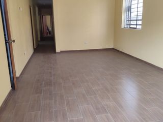 Foto 6 de Venta De Amplia Casa En El Distrito De Ate, frente a parque, 2 Pisos, Azotea Y Base Para 5 Pisos - Precio Negociable.