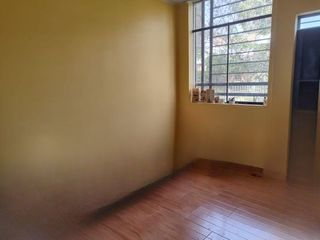 Foto 16 de Venta De Amplia Casa En El Distrito De Ate, frente a parque, 2 Pisos, Azotea Y Base Para 5 Pisos - Precio Negociable.