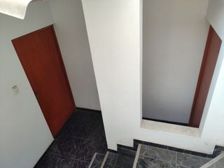 Foto 18 de Venta De Amplia Casa En El Distrito De Ate, frente a parque, 2 Pisos, Azotea Y Base Para 5 Pisos - Precio Negociable.