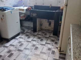 Foto 22 de Venta De Amplia Casa En El Distrito De Ate, frente a parque, 2 Pisos, Azotea Y Base Para 5 Pisos - Precio Negociable.