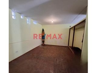 Foto 1 de Venta De Duplex En Ocasion Para Remodelar Urb. California 220 M2 143,000 Dolares