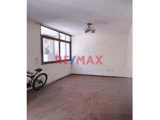 Foto 2 de Venta De Duplex En Ocasion Para Remodelar Urb. California 220 M2 143,000 Dolares