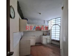 Foto 3 de Venta De Duplex En Ocasion Para Remodelar Urb. California 220 M2 143,000 Dolares