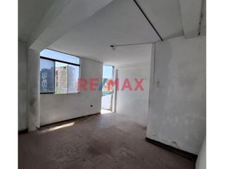 Foto 4 de Venta De Duplex En Ocasion Para Remodelar Urb. California 220 M2 143,000 Dolares