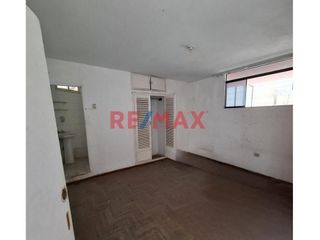 Foto 5 de Venta De Duplex En Ocasion Para Remodelar Urb. California 220 M2 143,000 Dolares