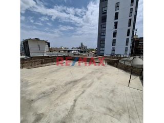 Foto 6 de Venta De Duplex En Ocasion Para Remodelar Urb. California 220 M2 143,000 Dolares