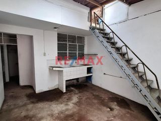 Foto 7 de Venta De Duplex En Ocasion Para Remodelar Urb. California 220 M2 143,000 Dolares