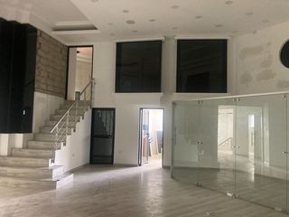 Foto 1 de Alquilo oficina/bodega comercial en La Bahia Edificio Comercial El Dorado, centro de Guayaquil.