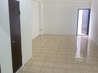 Foto 3 de Alquilo oficina/bodega comercial en La Bahia Edificio Comercial El Dorado, centro de Guayaquil.