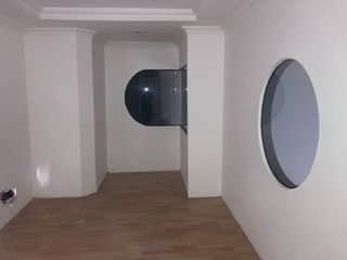 Foto 7 de Alquilo oficina/bodega comercial en La Bahia Edificio Comercial El Dorado, centro de Guayaquil.