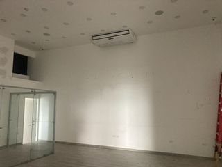 Foto 11 de Alquilo oficina/bodega comercial en La Bahia Edificio Comercial El Dorado, centro de Guayaquil.