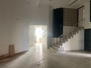 Foto 12 de Alquilo oficina/bodega comercial en La Bahia Edificio Comercial El Dorado, centro de Guayaquil.