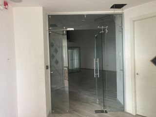 Foto 15 de Alquilo oficina/bodega comercial en La Bahia Edificio Comercial El Dorado, centro de Guayaquil.