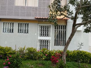 Foto 1 de HERMOSA PROPIEDAD EN VENTA SAN ANTONIO DE PICHINCHA CONJUNTO EQUINOCCIO AZUL