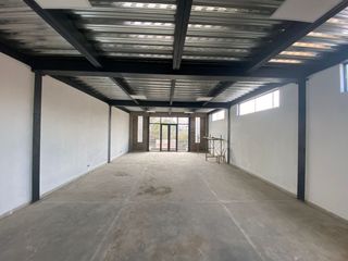 Foto 2 de Excelente bodega para arriendo ubicada en zona comercial de Boyacá Real