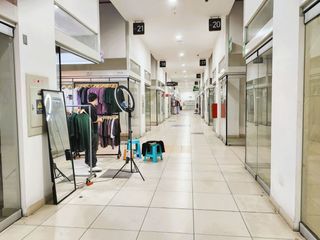 Foto 4 de ¡Tu Negocio, Taller o Almacén en el Corazón de Gamarra/Centro Comercial Gama Moda! Precio Negociable 💰