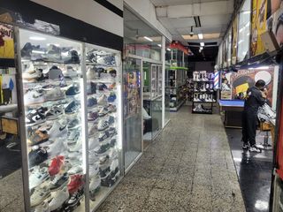 Foto 2 de Excelente bodega en arriendo ubicada en zona comercial de Puente Aranda