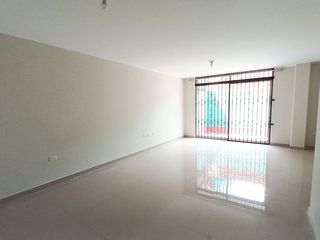 Foto 1 de Departamento en Mayorazgo – Ate límite con La Molina.