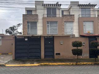 Foto 1 de Venta de casa, sector Calderón, Quito