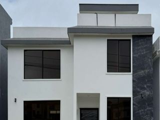 Foto 1 de VENTA DE CASA EN URB. PRIVADA POR LA VÍA QUITO