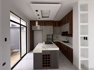 Foto 3 de VENTA DE CASA EN URB. PRIVADA POR LA VÍA QUITO