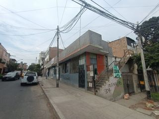 Foto 1 de Local Comercial En Alquiler En Esquina Y Con Mucha Afluencia