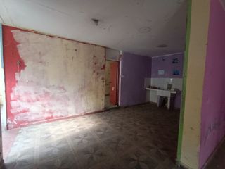 Foto 5 de Local Comercial En Alquiler En Esquina Y Con Mucha Afluencia