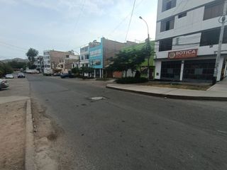 Foto 12 de Local Comercial En Alquiler En Esquina Y Con Mucha Afluencia