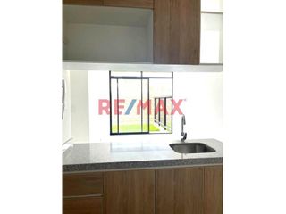 Foto 11 de Departamento En Alquiler De Estreno En Primer Piso Con Cochera En Las Palmeras Centenario // ID: 1129620