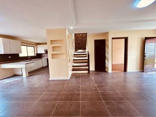 Foto 19 de Casa de venta 5 dormitorios en Cuenca Ecuador