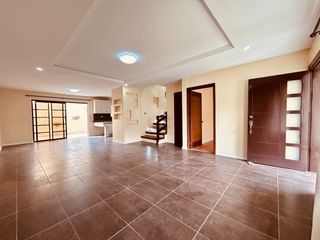 Foto 20 de Casa de venta 5 dormitorios en Cuenca Ecuador