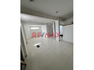 Foto 10 de ID: 1125892 🏠 Venta De Casa En Esquina De Tres Pisos En Jr. Ramón Espinoza 307, Rímac 🏠