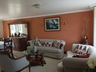 Foto 2 de En Venta Casa Jardines de Carcelén, frente a Yambal